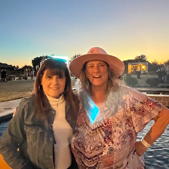 Meet the Posher - Picture 3 of 10